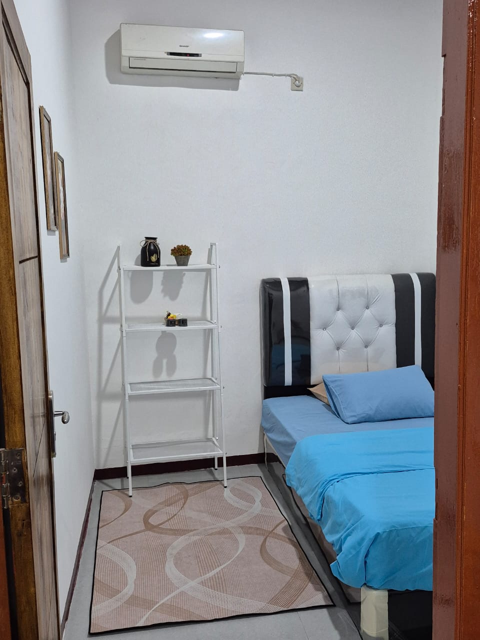 Small Basic Backpacker Room - Downstairs